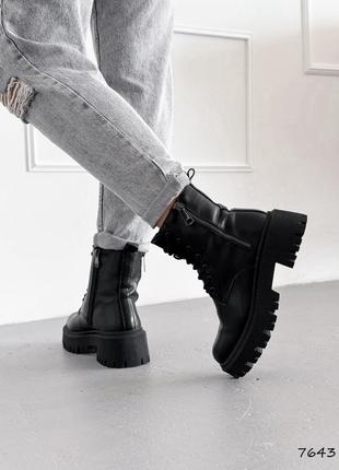 Трендовые зимние черные женские ботинки, наполуберцы на массивной подошве, кожаные/кожа-женская обувь5 фото