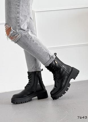 Трендовые зимние черные женские ботинки, наполуберцы на массивной подошве, кожаные/кожа-женская обувь7 фото