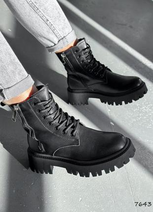 Трендовые зимние черные женские ботинки, наполуберцы на массивной подошве, кожаные/кожа-женская обувь9 фото