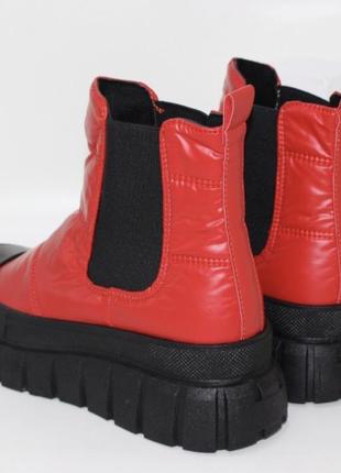 Черно-красные осенние ботинки на танкетке4 фото