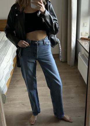 Крутые джинсы bershka деним прямой крой1 фото
