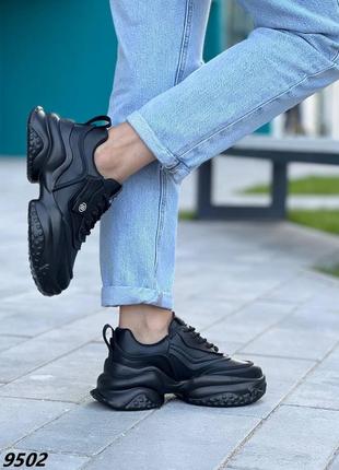 Жіночі чорні кросівки3 фото