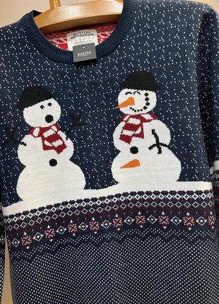 Свитер в наличии.