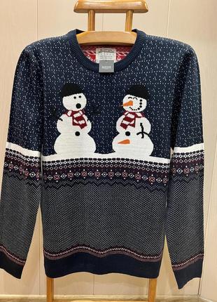 Свитер в наличии.