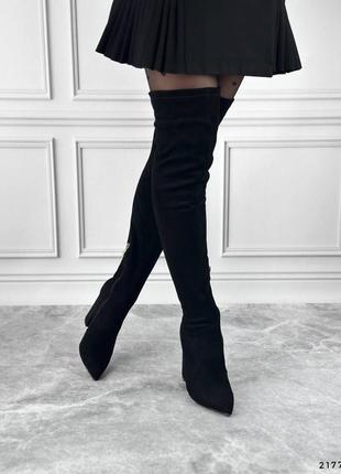 Женские демисезонные черные замшевые стрейчевые ботфорты на каблуке2 фото