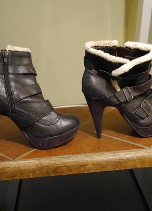 Чоботи-ботільйони розмір 6/39 устілка 26 см new look
