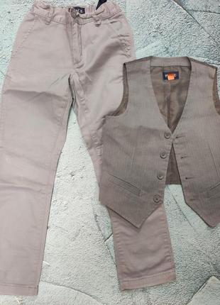 Комплект брюки и безрукавка для мальчика 116-120 см