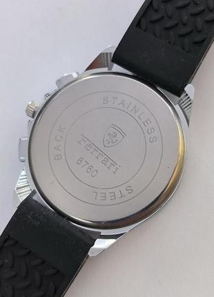 Чоловічий наручний годинник сріблястого кольору з білим циферблатом на каучуковому ремінці4 фото
