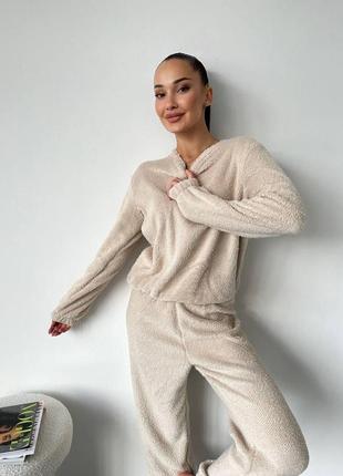Теплый женский костюм домашний ткань мех тедди цвет бежевый качественная пижама для дома одежда для сна5 фото