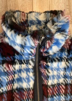 Sisley куртка меховая на девочку, размер 130.5 фото