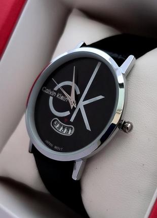 Стильний жіночий годинник сріблястого кольору з чорним циферблатом, відображення дати3 фото