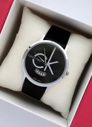 Стильний жіночий годинник сріблястого кольору з чорним циферблатом, відображення дати1 фото
