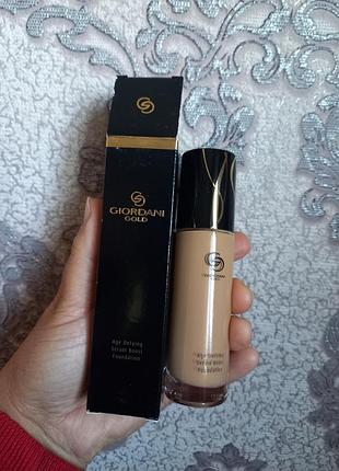 Антивозрастная тональная основа с пребиотической сывороткой giordani gold