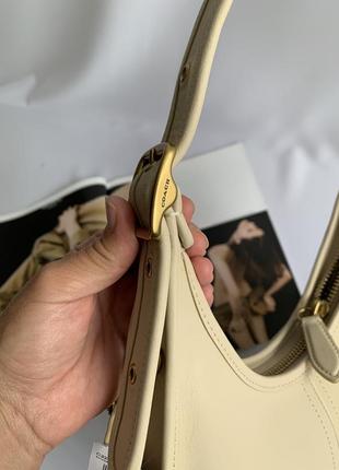 Молочная кожаная сумка ergo hobo bag ivory coach4 фото