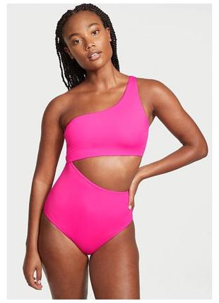 Слитный купальник essential cutout one-piece swimsuit