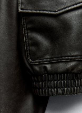 Вареная куртка бомбер из искусственной кожи с картманами10 фото