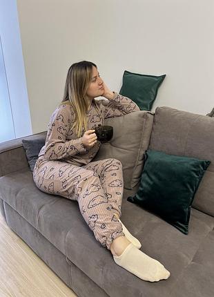 Жіноча піжама, домашній костюм