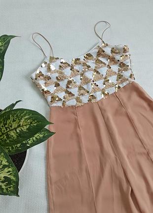 Комбинезон с пайетками на топе и брюками палаццо