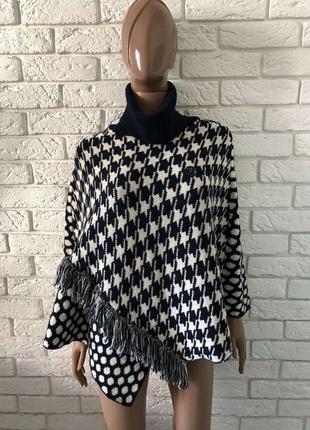 Шикарный и модный свитер-пончо фирмы armani, очень стильный дизайн, тренд в этом году, качественная и приятная ткань на ощупь, 70% шерсти.1 фото