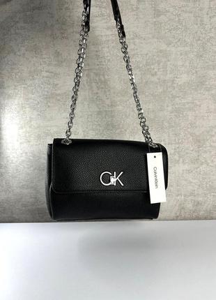 Женская сумка calvin klein, черная сумка ck re-lock conv crossbody md1 фото