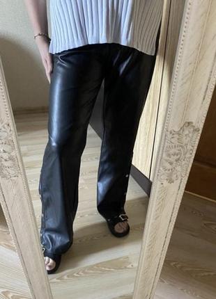 Новые крутые чёрные брюки из эко кожи 50-52 р4 фото