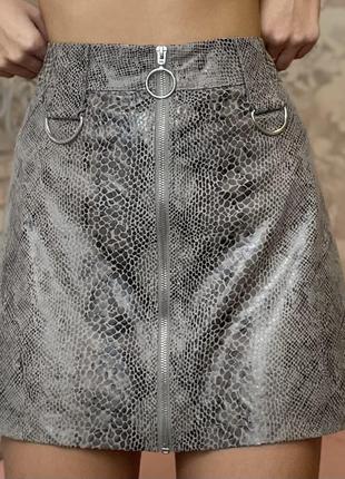 Мини-юбка в змеином принте