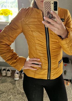 Куртка гірчичного кольору жіноча