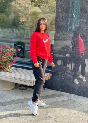 Жіночий спортивний костюм