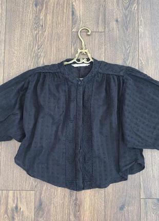 Стильная черная укороченная обрезанная блуза-рубашка топ zara объемный рукав и прошва с