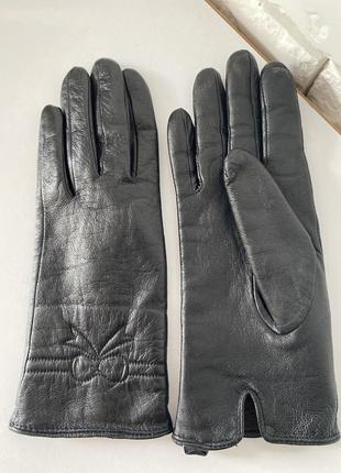 Красивые перчатки кожаные теплые черные