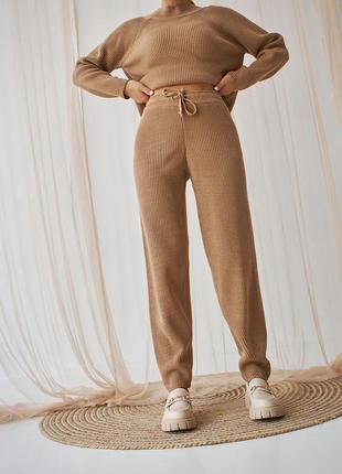 Теплый женский вязаный костюм модного фасона свитер и брюки песочного цвета 42-46, 48-524 фото
