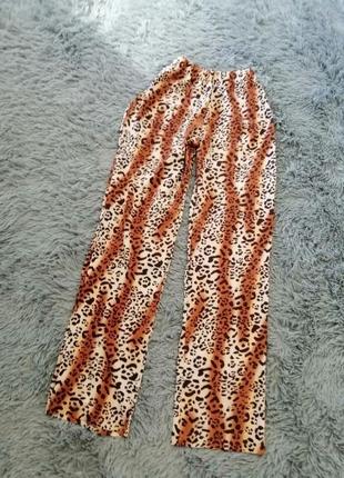 Легкие брюки из воздушной криптишечной ткани хищный леопардовый принт