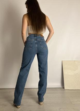 Темные джинсы от бренда na-kd с высокой талией6 фото