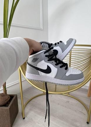 Мужские кроссовки nike air jordan 1 retro mid smoke grey скидка sale / smb