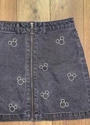 Стильная джинсовая мини юбка на змейке вышитая mickey mouse xs/s3 фото