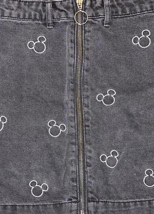 Стильная джинсовая мини юбка на змейке вышитая mickey mouse xs/s4 фото