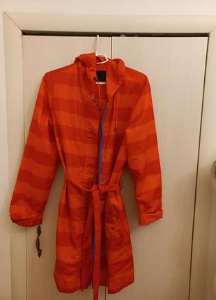Плащ,пальто ветровка