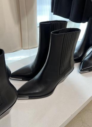 Кожаные сапоги zara