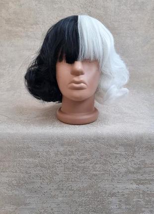 Перик для образа круэлы парик чёрный с белыми волосами