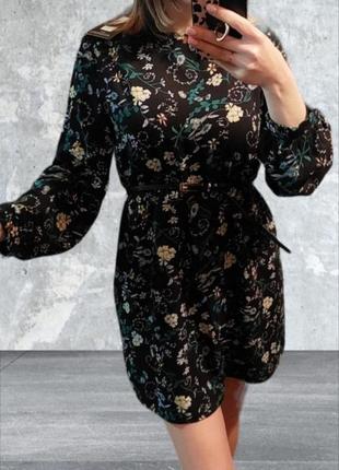 Нове шикарне плаття prettylittlething