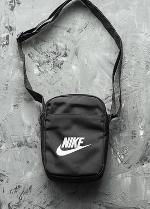 Маленькая спортивная сумка - мессенджер nike w white logo черная молодежная через плечо барсетка на4 фото