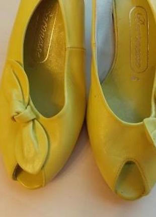 Новые ярко-лимонные босоножки р-р36(23см)германия.распродажа!!!