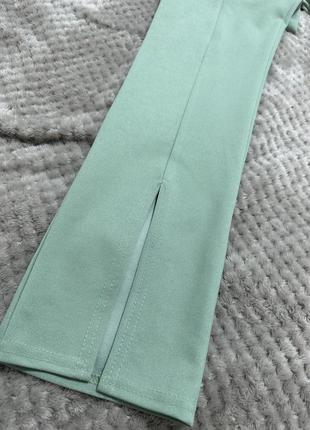 Трендовые штанишки мятьного цвета с разрезами4 фото