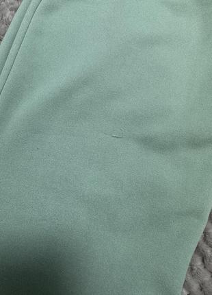Трендовые штанишки мятьного цвета с разрезами6 фото