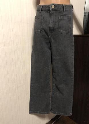 Чёрные джинсы с карманами на высокой талии1 фото