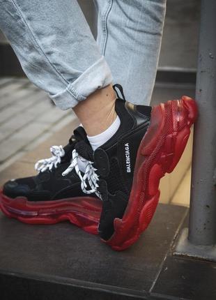 Кроссовки triple s