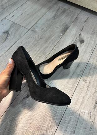 Підбори туфлі чорні