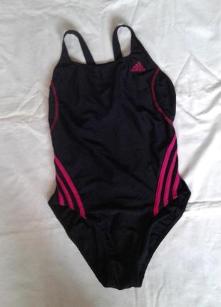 Спортивный слитный купальник черный с малиновым декором в бассейн или на пляж adidas3 фото