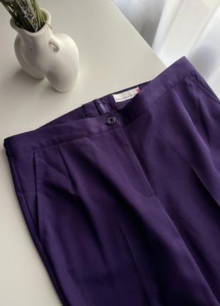 Фиолетовые классические брюки прямого кроя со средней посадкой