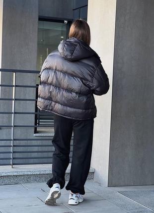 Пуховик женский зимний оверсайз из мягкой ткани с капюшоном7 фото